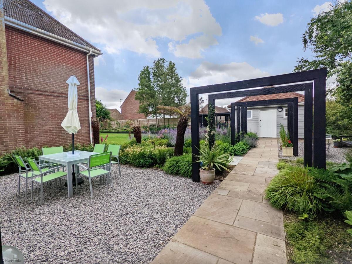 Little Maplewood, Tangmere Exterior photo