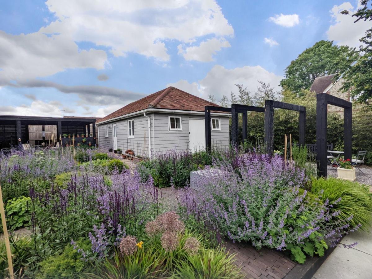 Little Maplewood, Tangmere Exterior photo