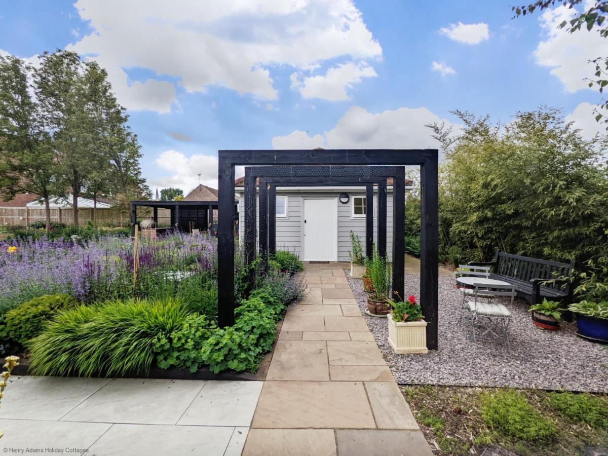 Little Maplewood, Tangmere Exterior photo