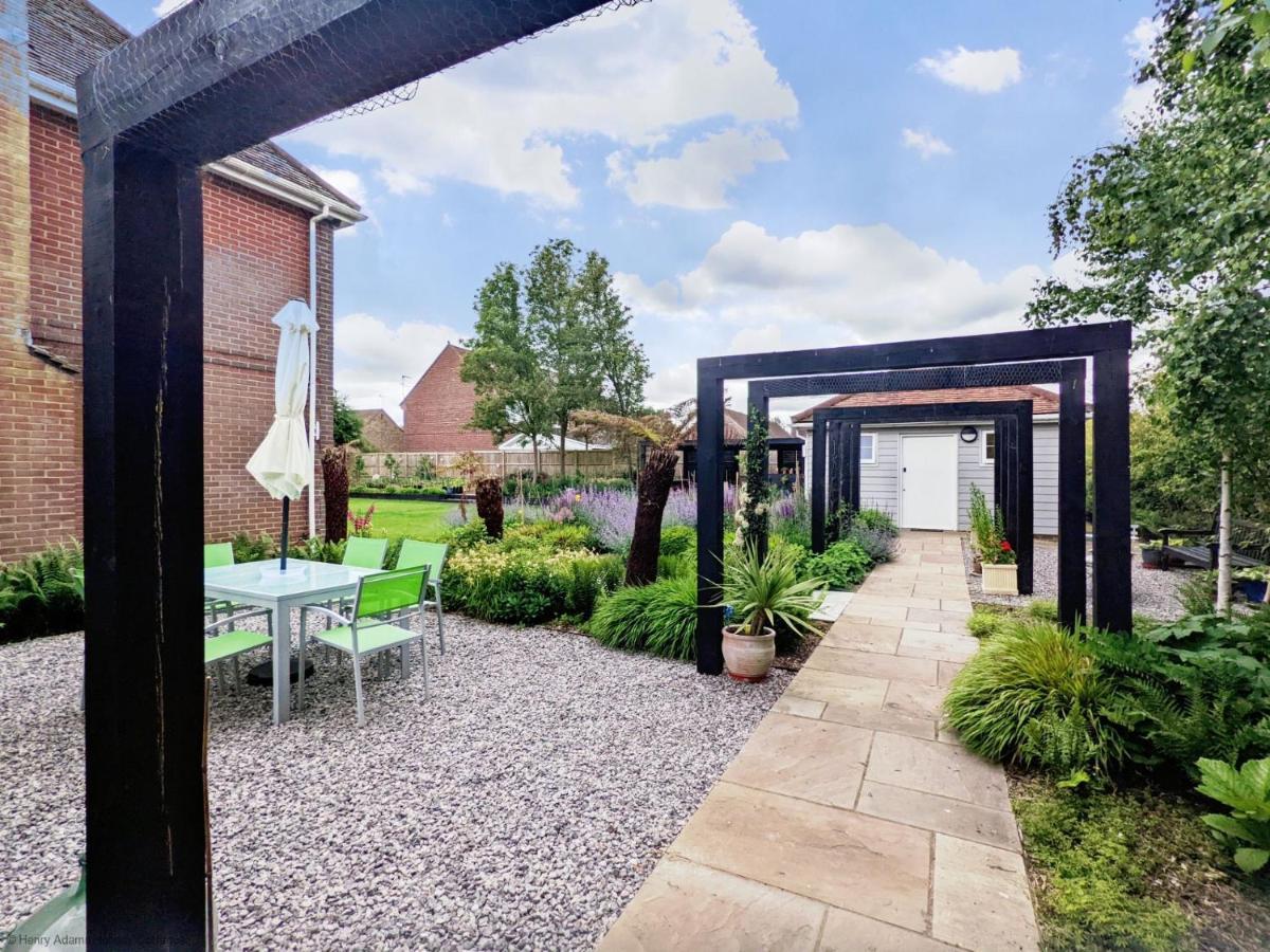Little Maplewood, Tangmere Exterior photo